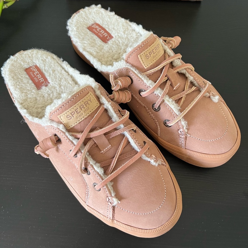 Sperry Light pink leather slip on sneakers. Size 6